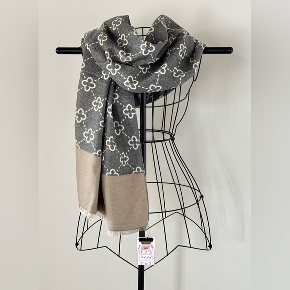 Unbranded Accessories - New Reversible Gray, Cream, Brown Flower Print Soft Winter Scarf - 75” x 27”